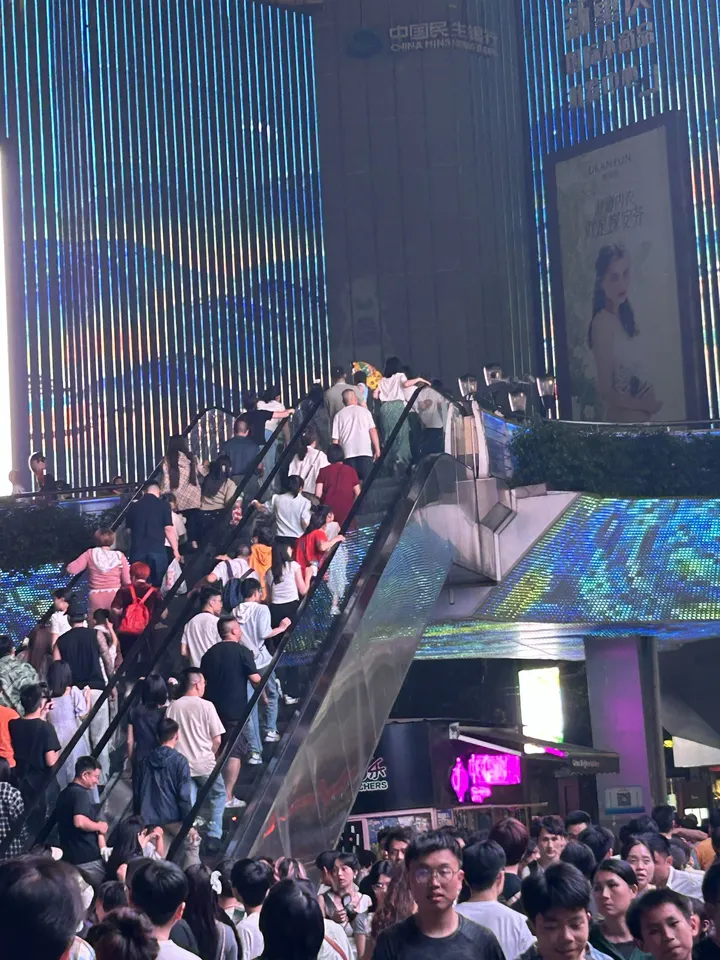 五一第一天，重庆游火爆