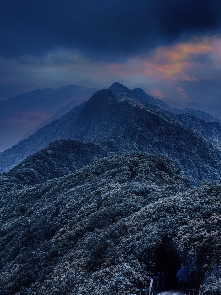 《梵净山·山脊》