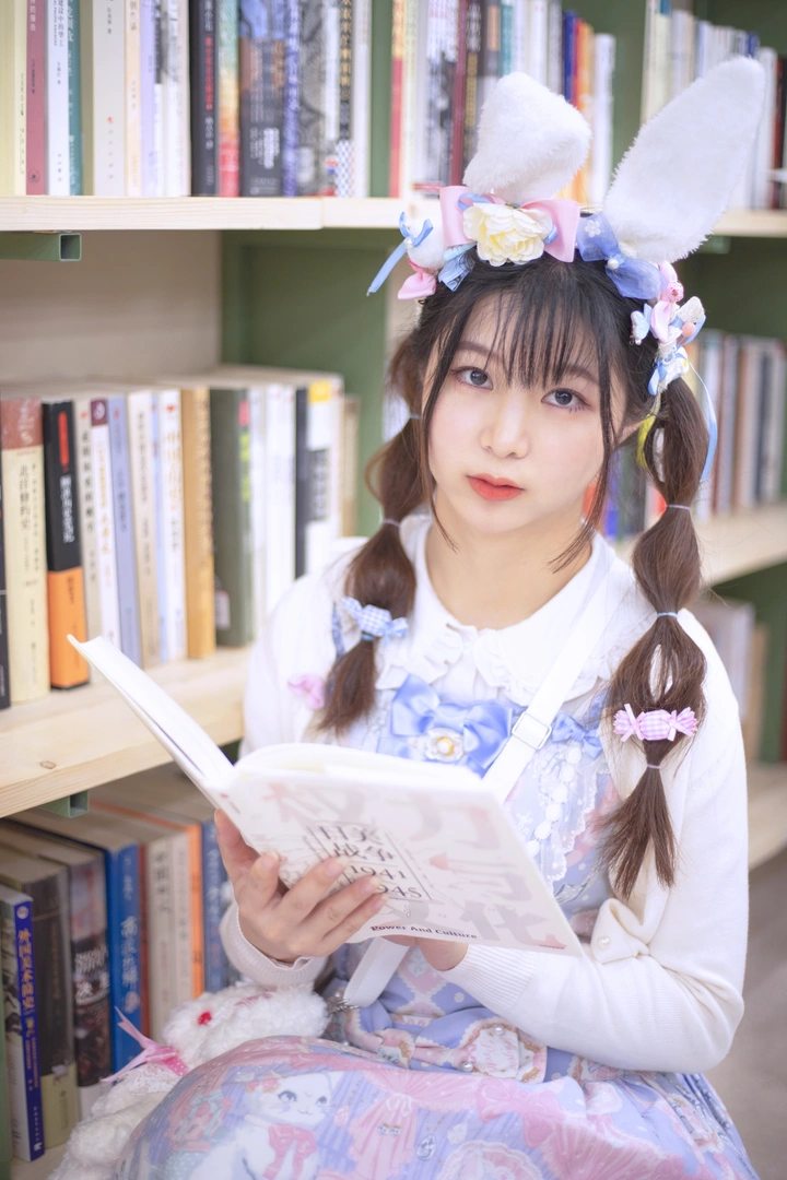 书店与lolita也很配！！！