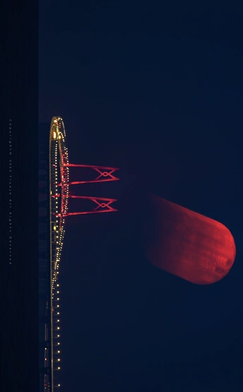 夜晚照亮的高塔