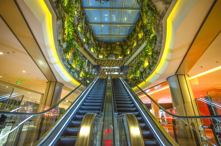 绿地缤纷城扶梯