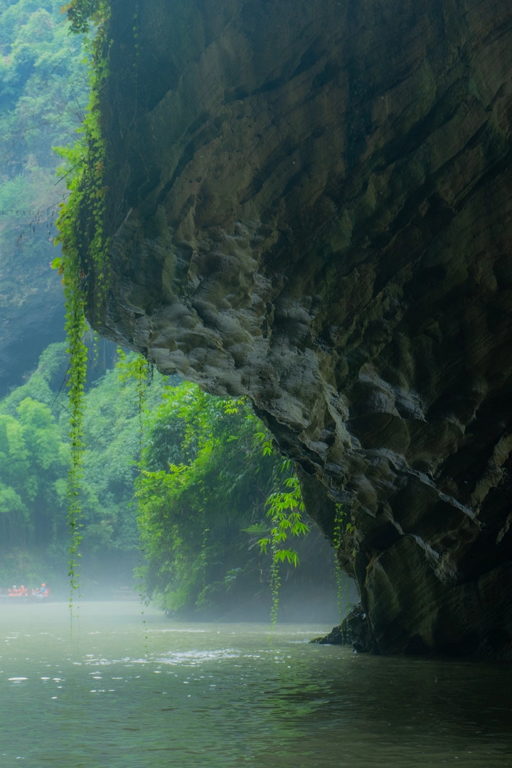 暗河探险