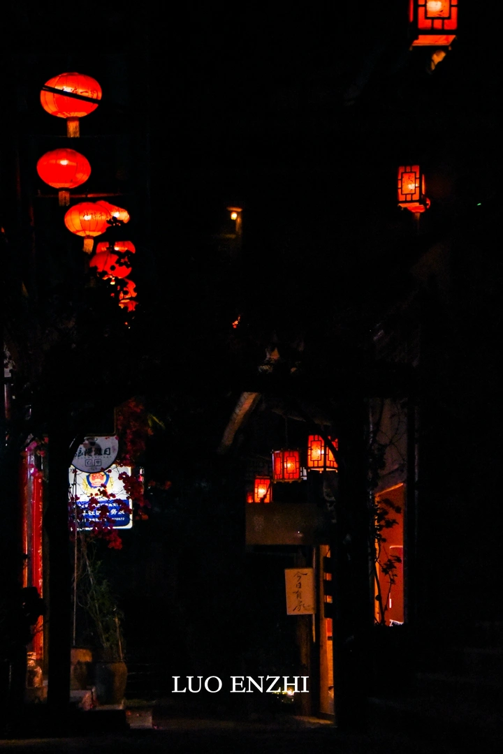 夜晚的龚滩