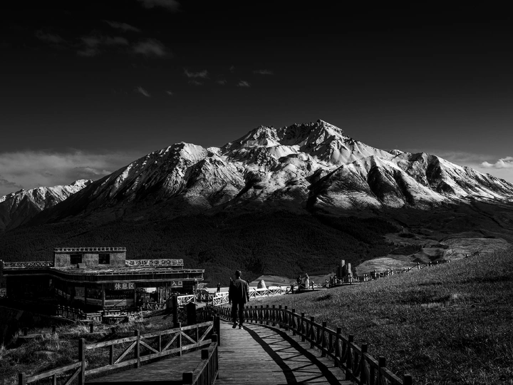 卓尔山