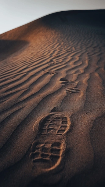 沙漠中的脚印