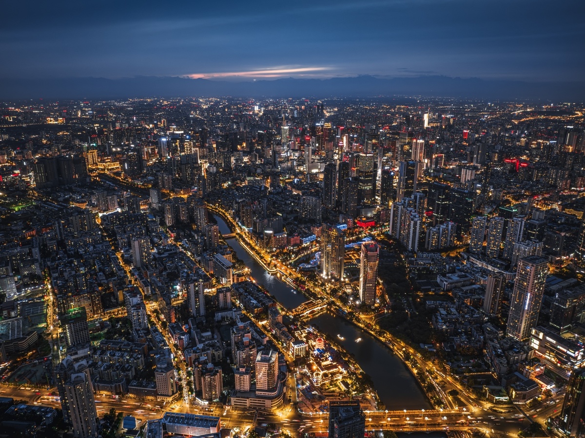 东京夜景的城市 aerial view 建筑物和摩天大楼的灯光