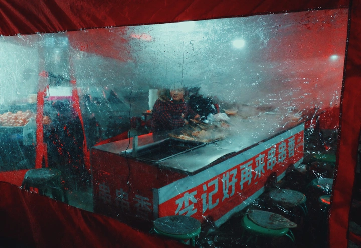 夜幕下的小摊