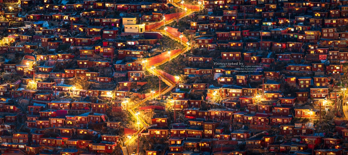 夜晚的城市 房屋灯火通明