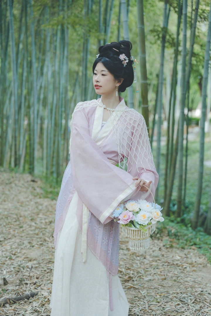 竹林寻芳