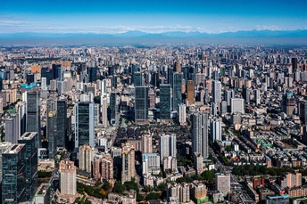 许多高楼大厦的大城市