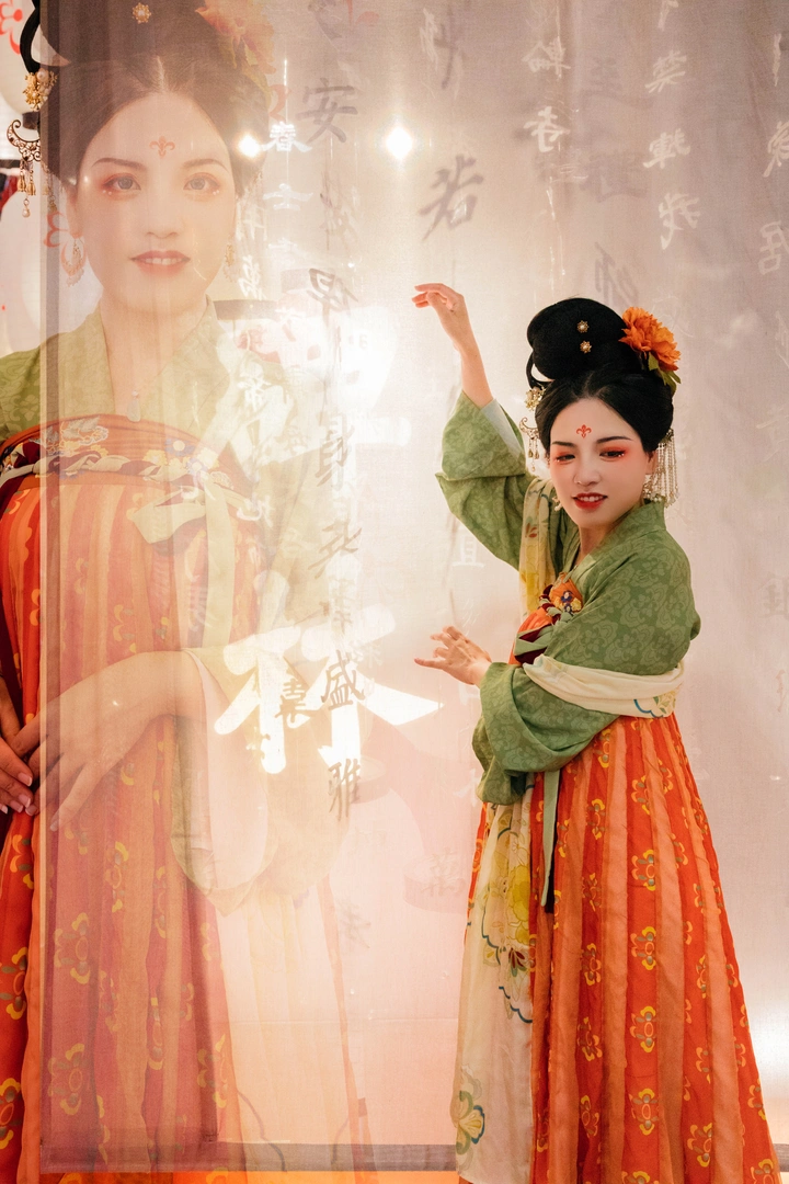 为你花开满城，为你明灯三千