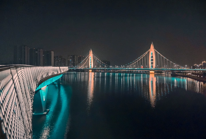你在桥上看风景