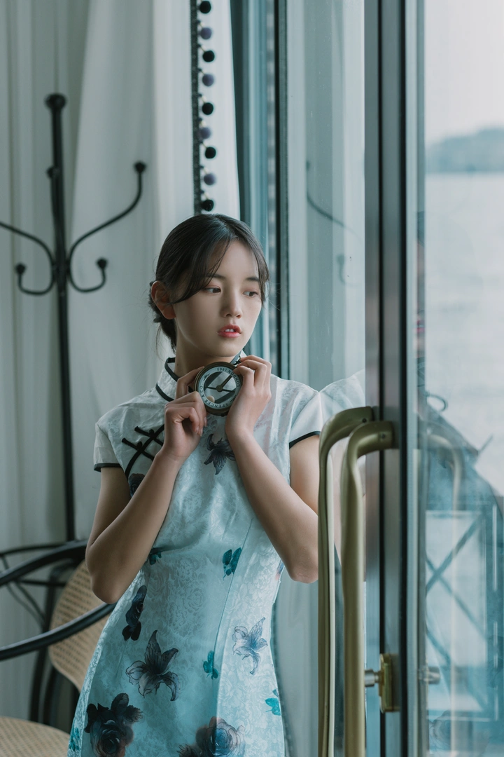 她 他