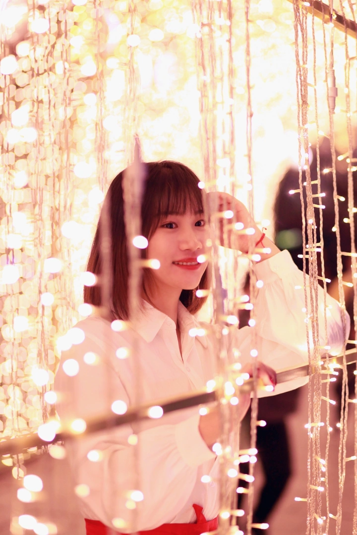 彩灯少女