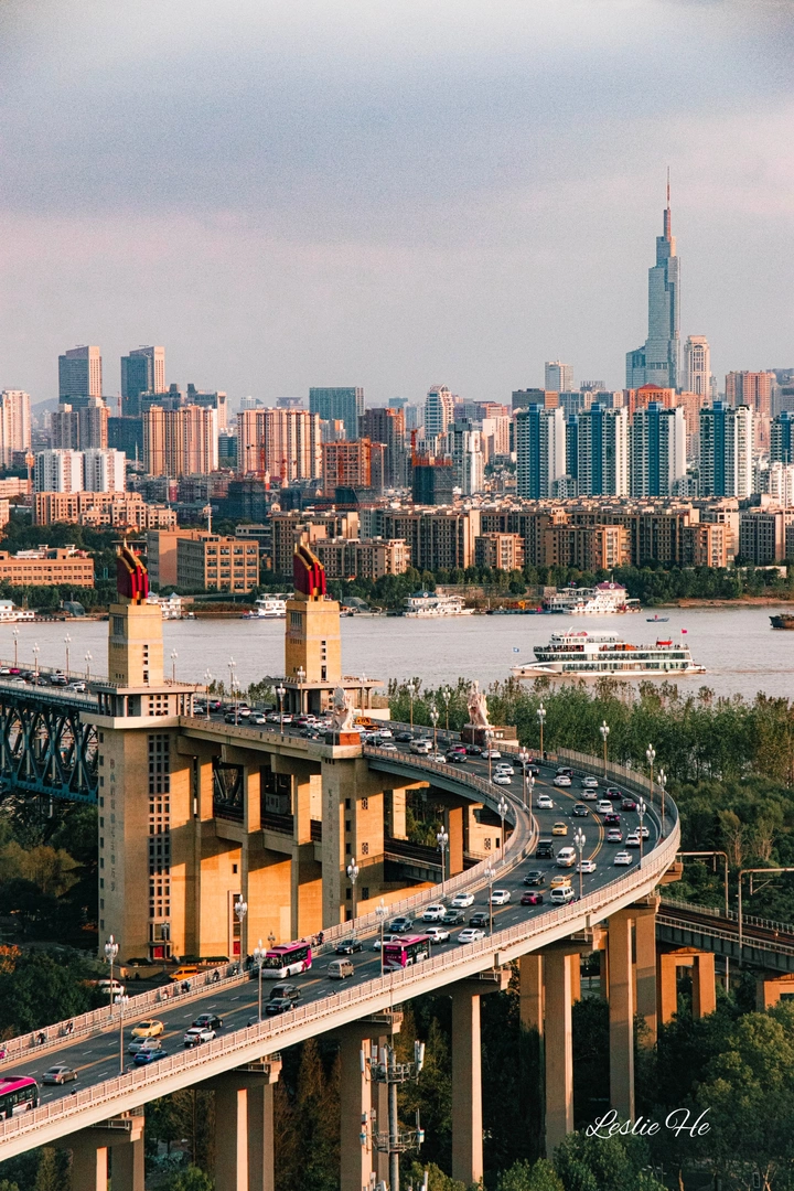 两代地标的对望