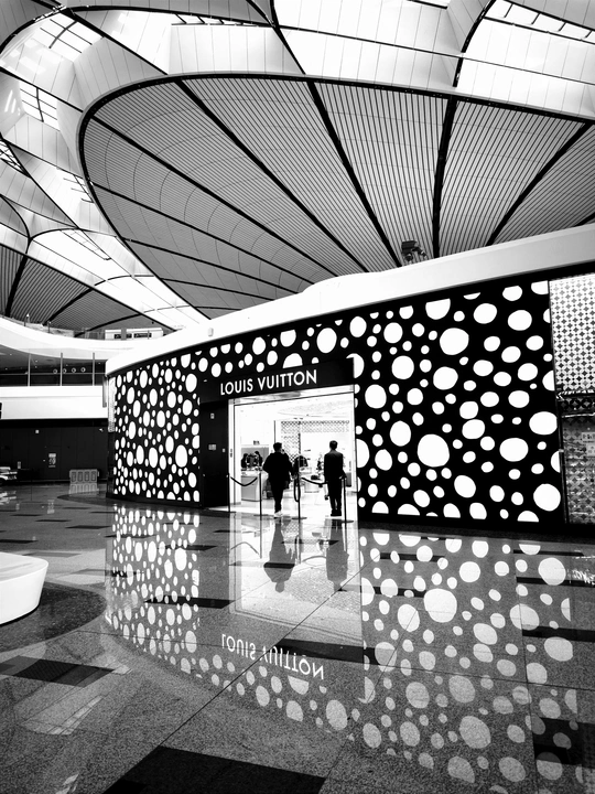 一张黑白照片 机场的大厅