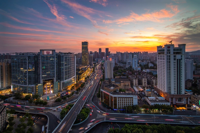 黄昏时的城市景色