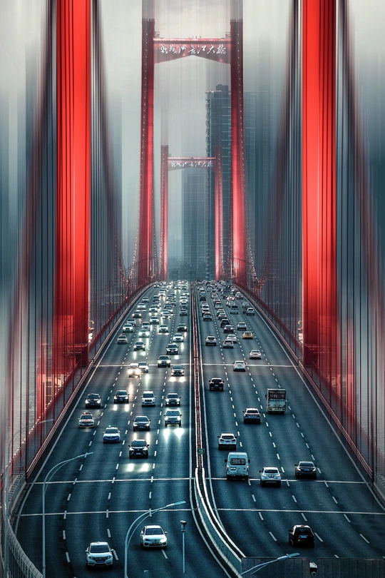 城市中行驶的汽车