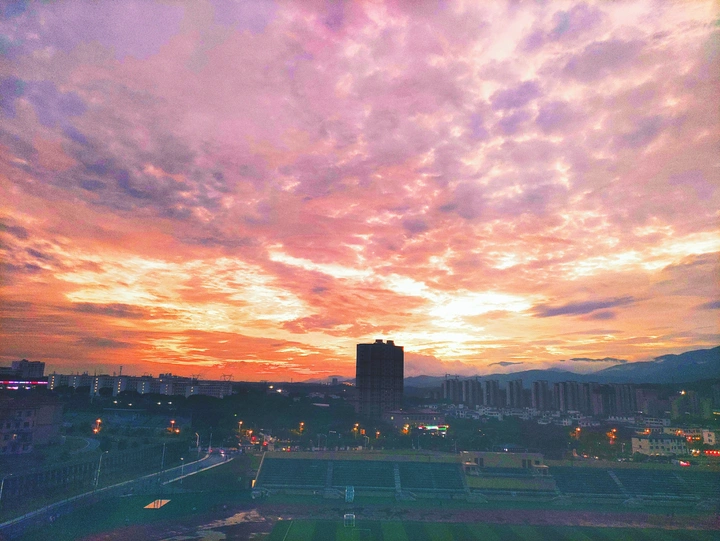 日子灿烂又热烈