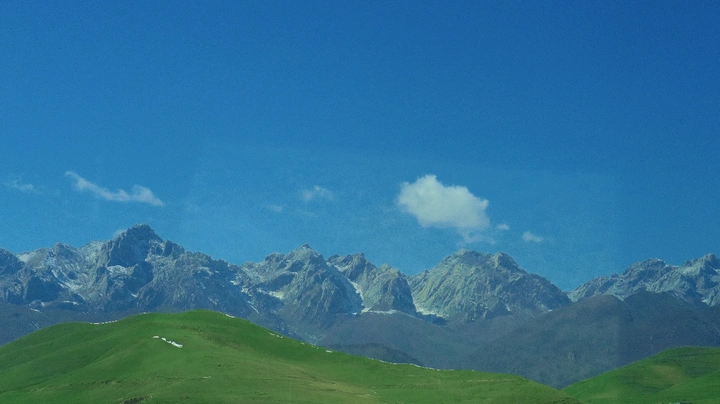 抓喜秀龙的雪山