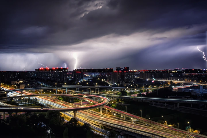 蓉城雷雨夜