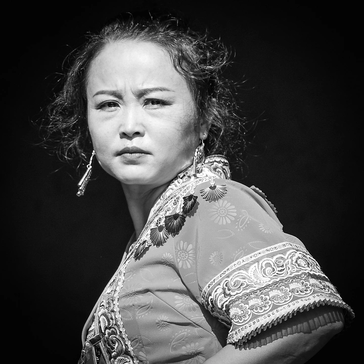 苗族妇女（石上人家）