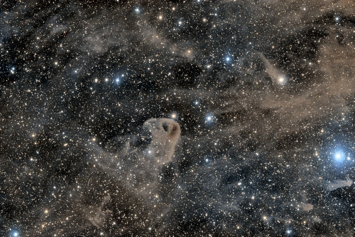 小鹰星云（LBN777）
