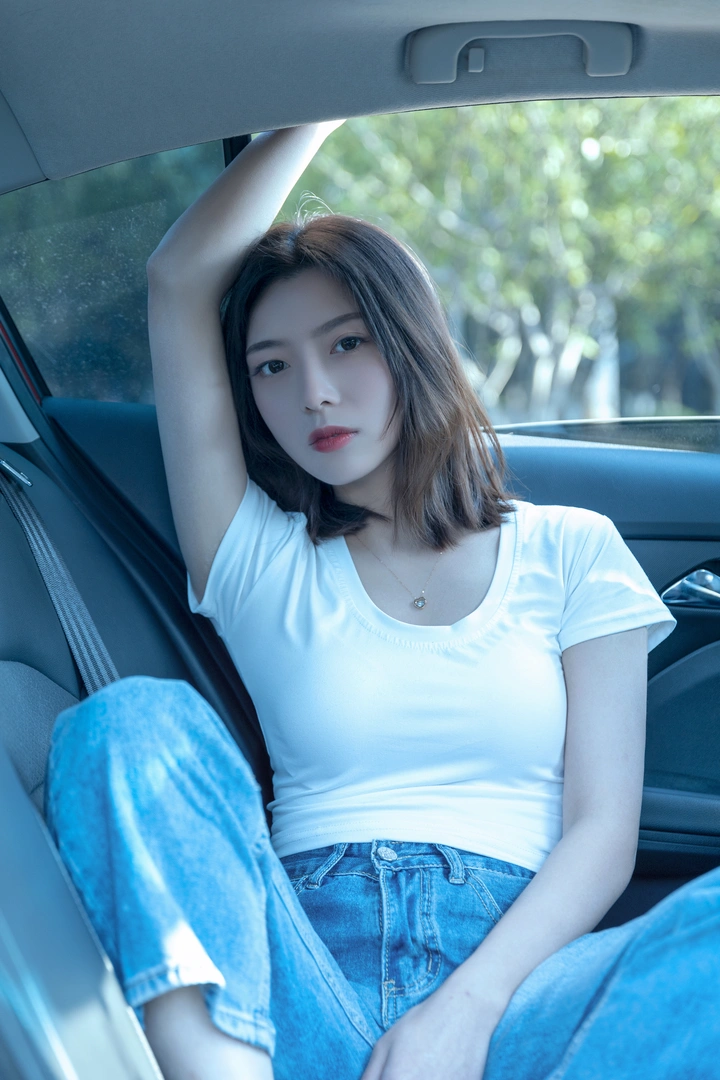 车内氛围大片｜郭碧婷同款