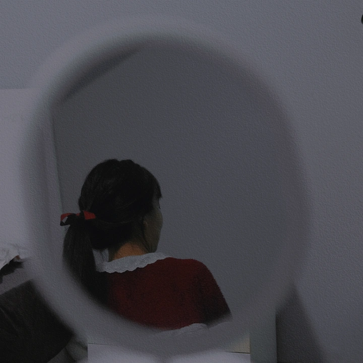 藏在镜子里的女孩👧