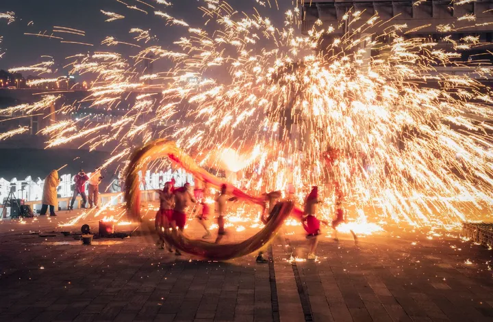 打铁花