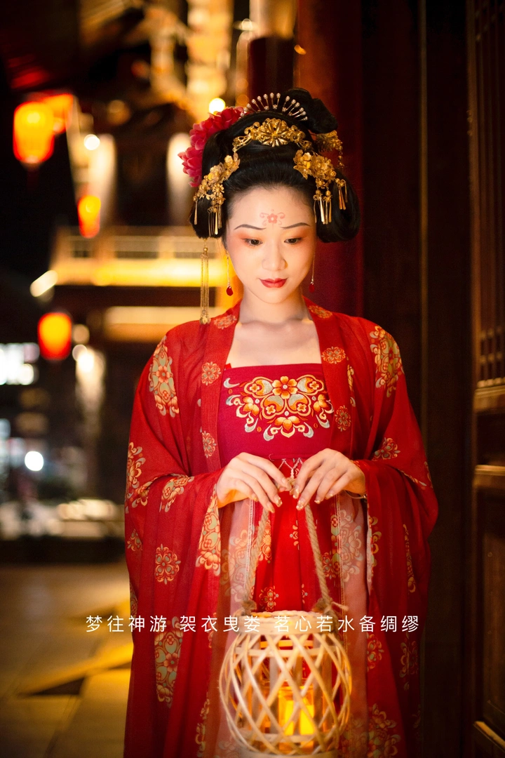 洛邑古城汉服夜景