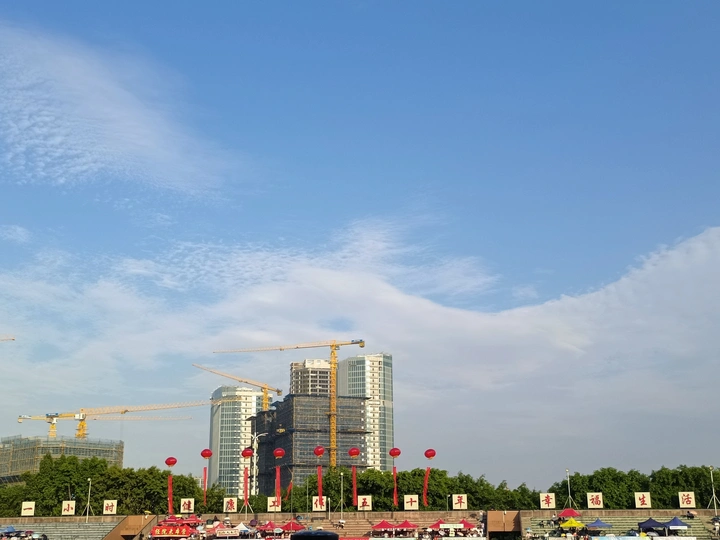 校外与校内的风景