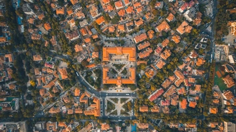 飞机上拍摄的市区及其周边地区的 aerial photo