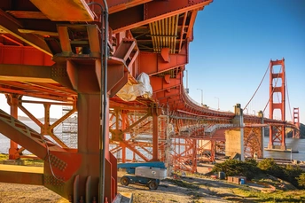 正在施工的红桥