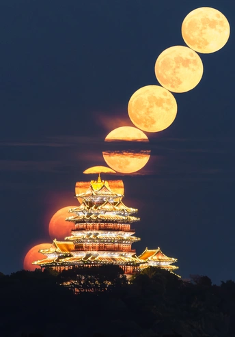 月亮升起在寺庙上
