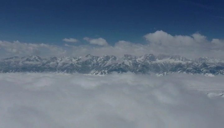 雪山云海