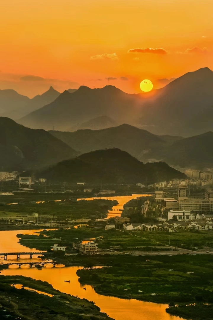 日暮江水远