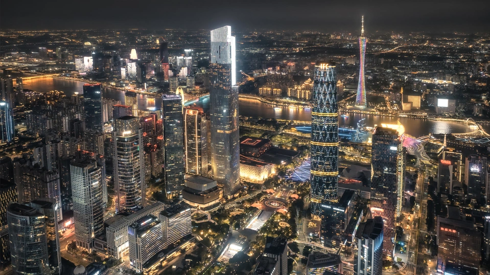 夜晚的城市景观 高大的建筑和摩天大楼