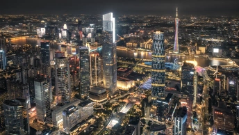 夜晚的城市景观 高大的建筑和摩天大楼