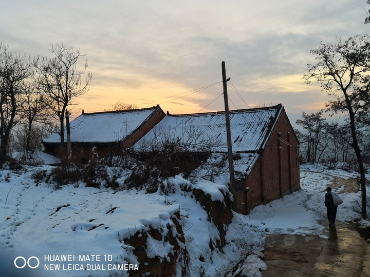 家乡的雪，家乡的山。