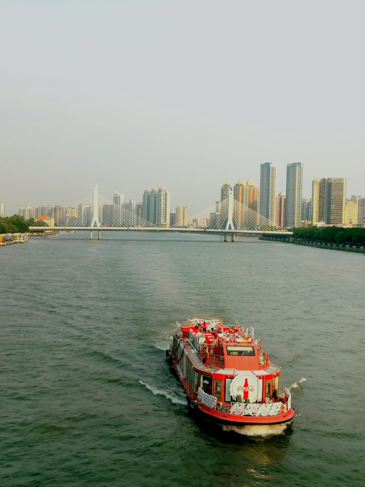 桥下的风景