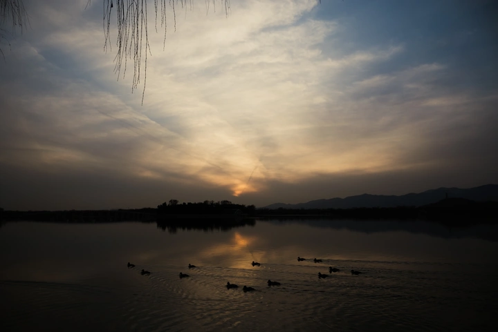 夕阳下颐和园