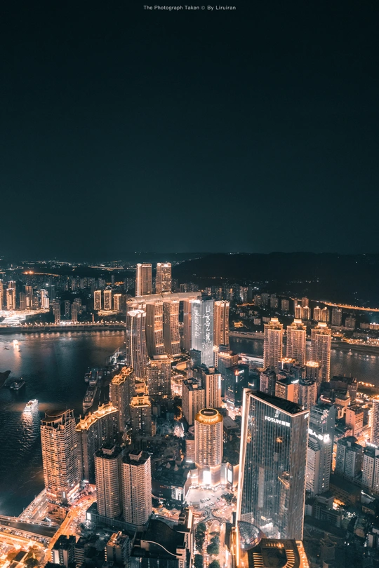 夜晚城市的夜景