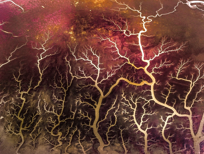 天空中的闪电画