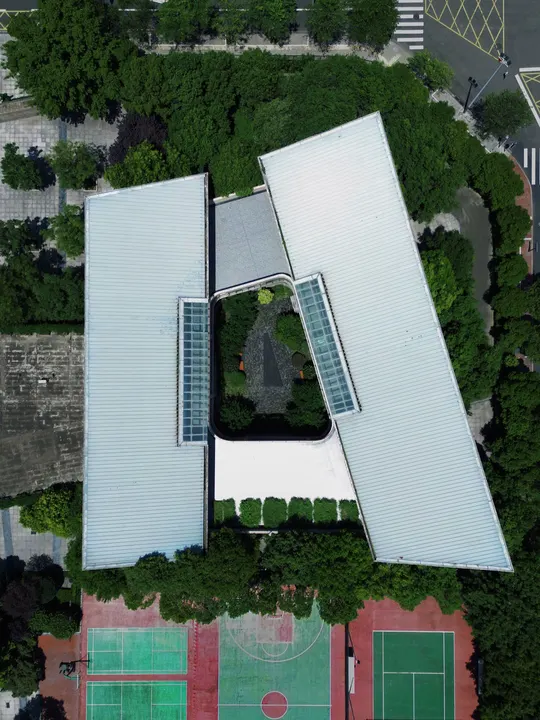 新网球场的计划和篮球场的计划