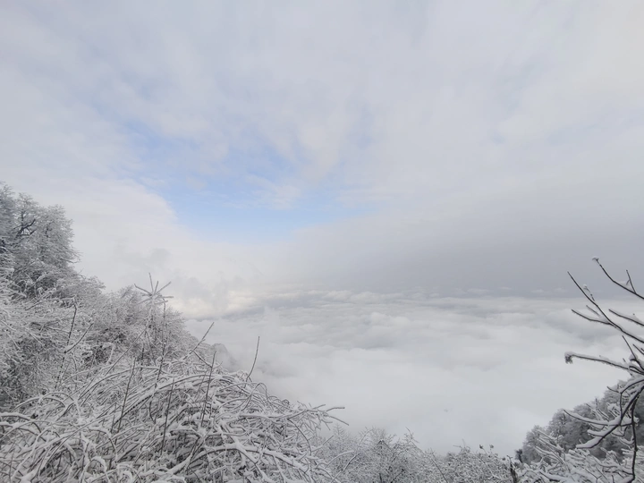 徒步翻山