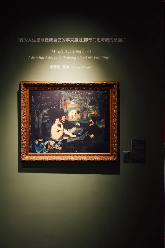 博物馆里的一幅画作的图片