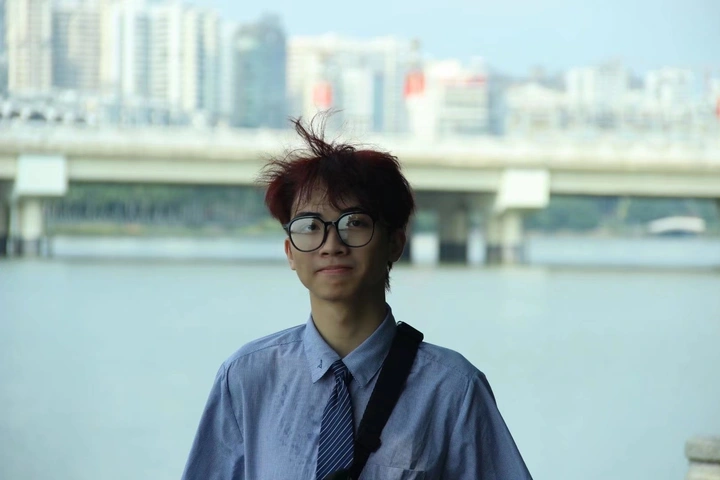 游湖少年