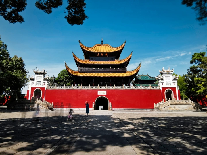 昔闻洞庭水，今上岳阳楼
