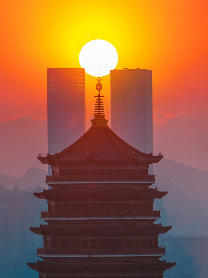 悬日下的古今同框。